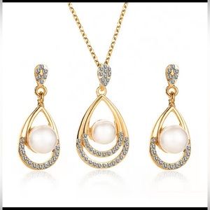 Pearl Earing and Necklace